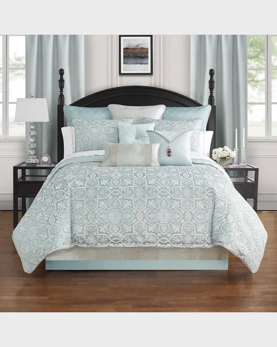 Arezzo Comforter Set