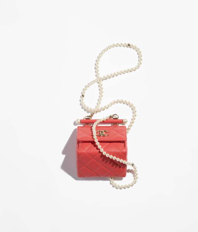 CHANEL CLUTCH WITH CHAIN