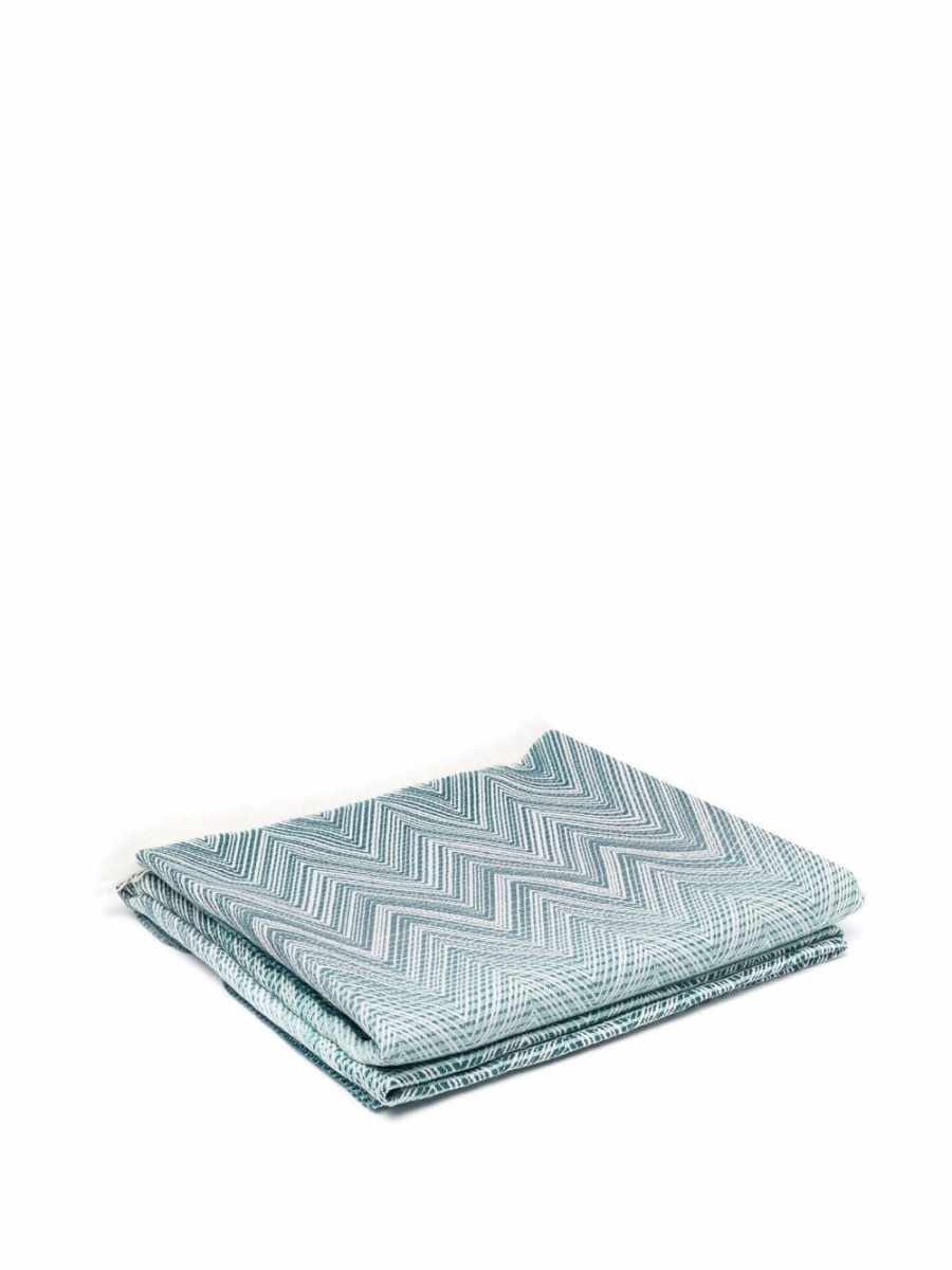 zig-zag woven blanket