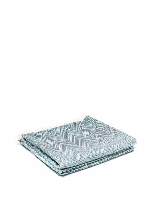 zig-zag woven blanket