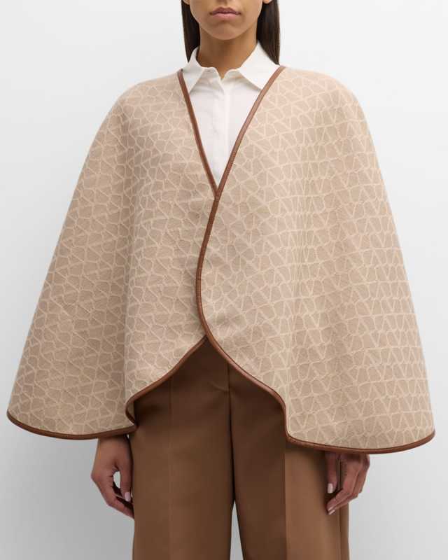 Toile Iconographe Mixed-Media Cape