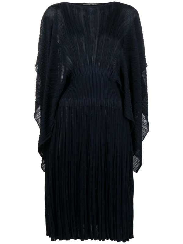 fully pleated slit-sleeve dress