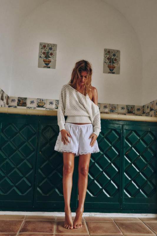 ZARA LACE TRIM SHORT SHORTS