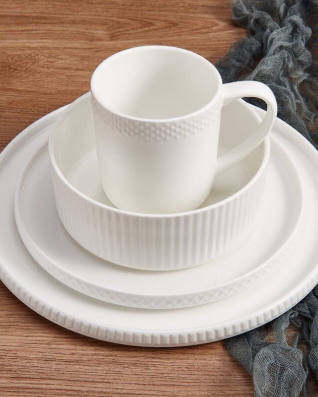 Camila 16-Piece Dinnerware Set