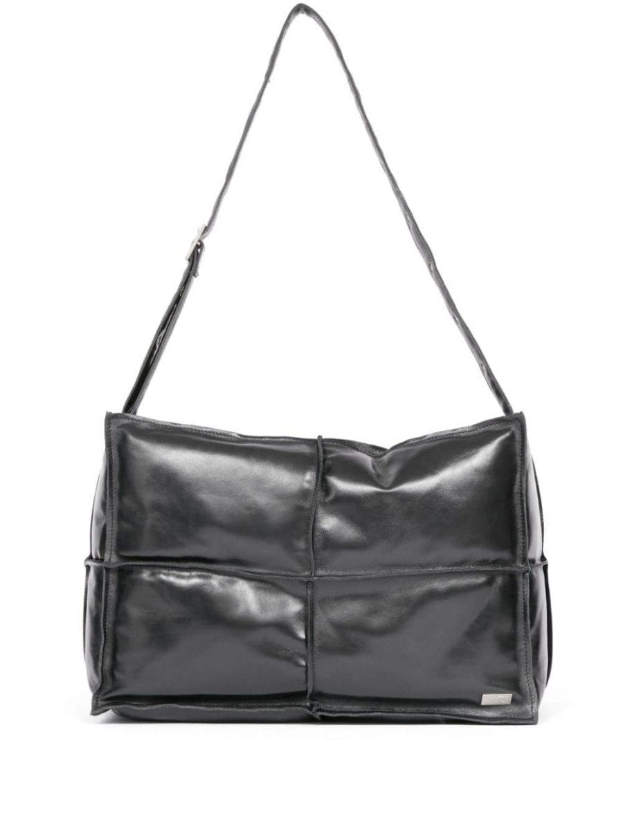 logo-plaque leather shoulder bag