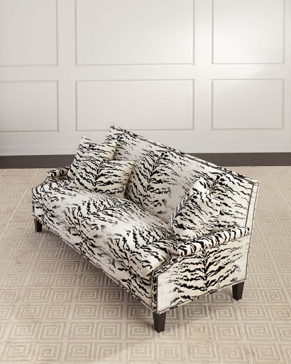 Emmanuelle Sofa, 8