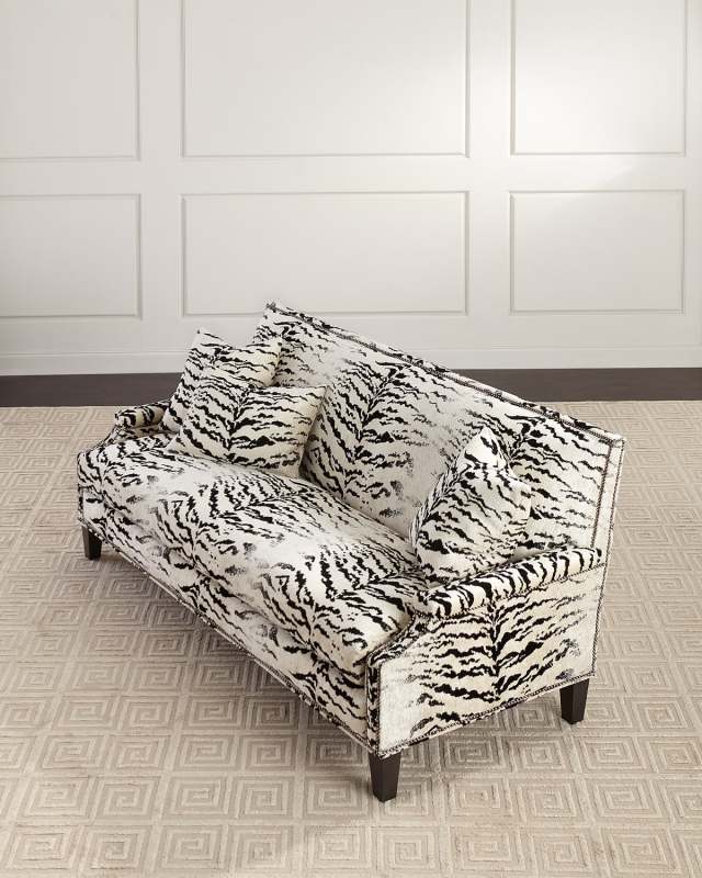Emmanuelle Sofa, 8