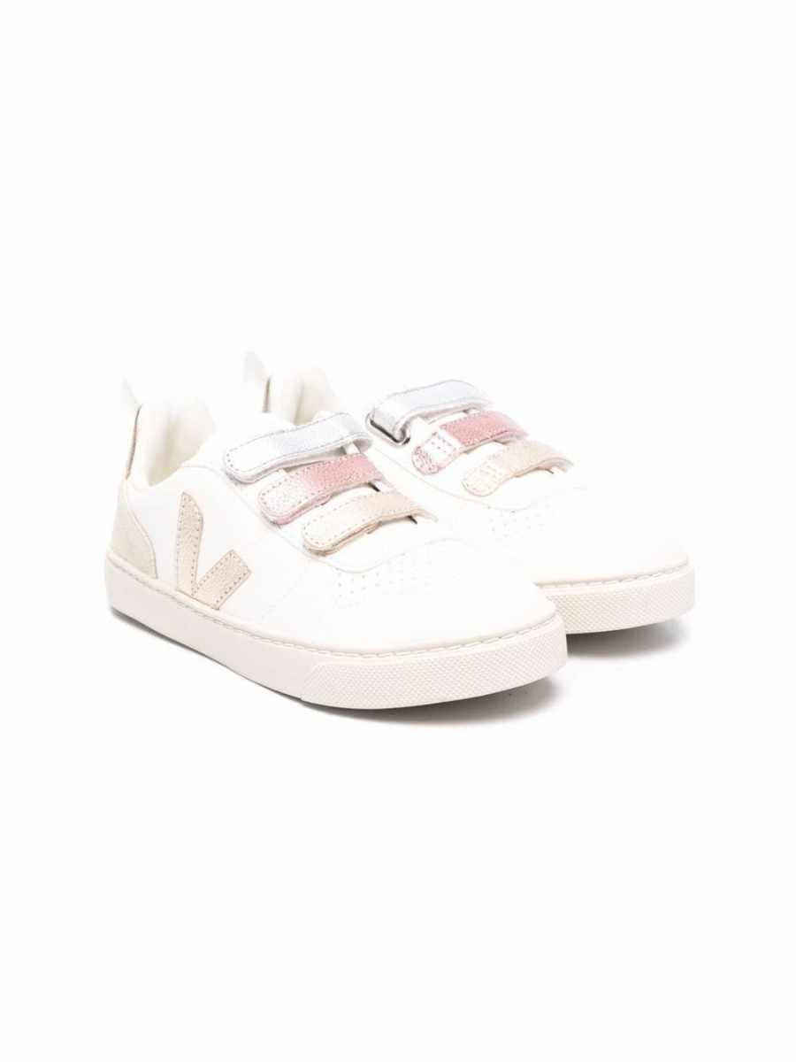 touch-strap fastening sneakers