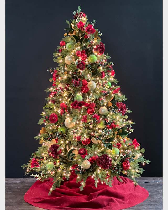 7.5' Pre-Decorated Christmas Tree