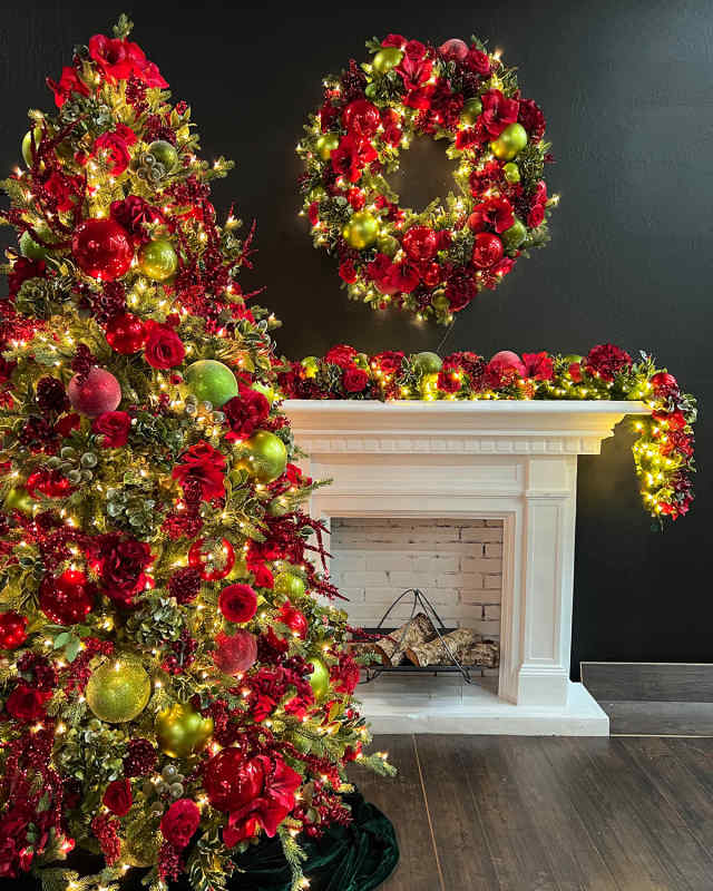 7.5' Pre-Decorated and Pre-Lit Christmas Tree