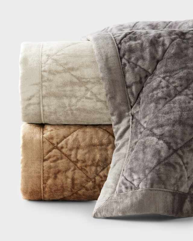 Simona Velvet Quilt,