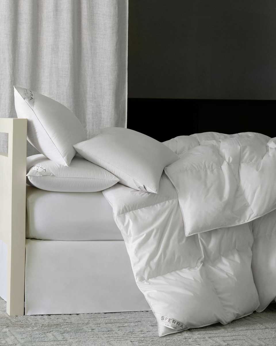 800-Fill European Down Light Weight Duvet, QUEEN