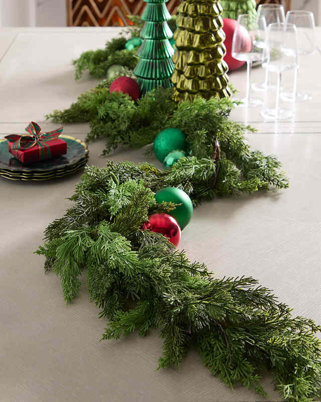 9' Cedar Garland