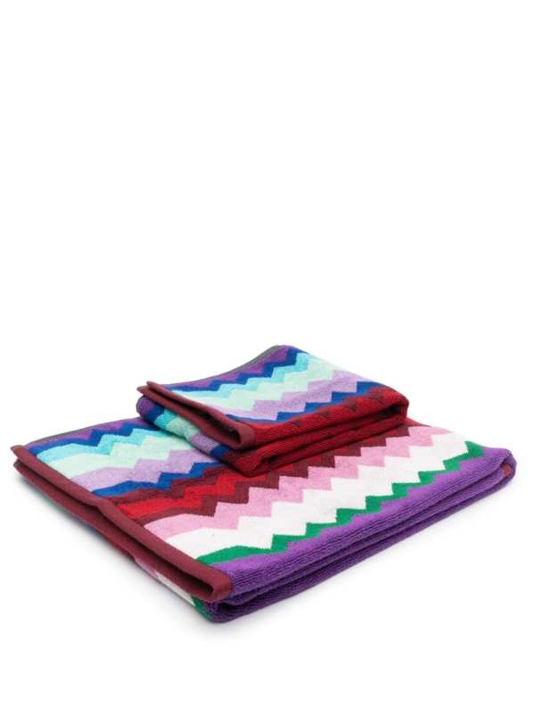 zig zag-patterned bath towel
