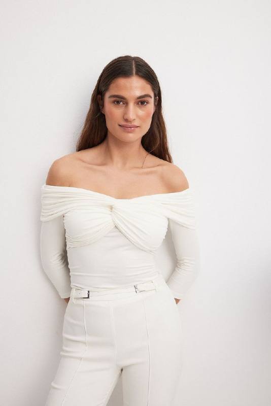 NA-KD Off Shoulder Twisted Top