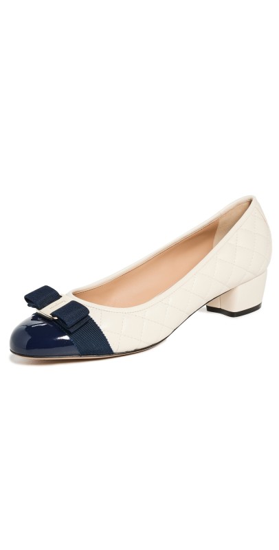 FERRAGAMO Vara Q Pumps Midnight/Mascarpone