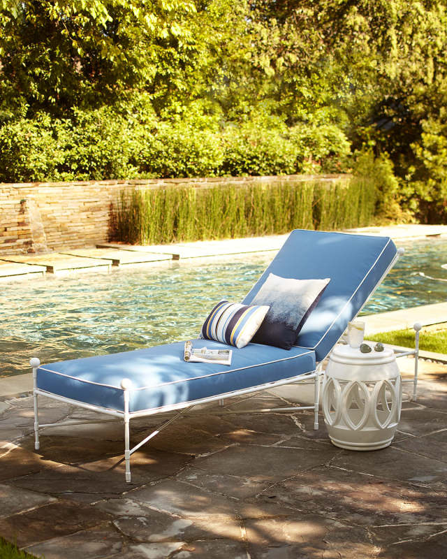 Avery Chaise, White/Blue