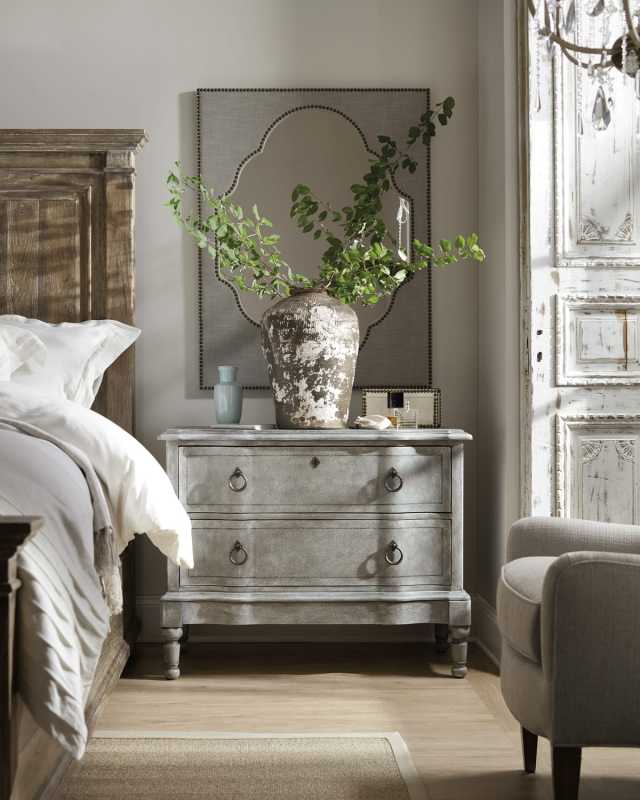 Isamar Bachelors Chest