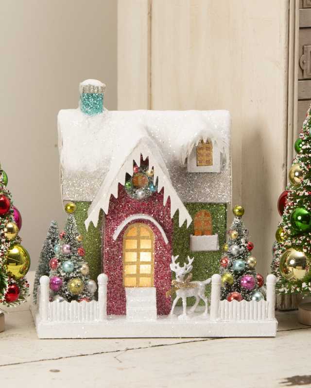 Reindeer Kitschmas Cottage Holiday Decor