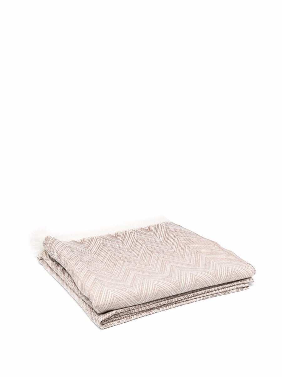 zig-zag woven blanket