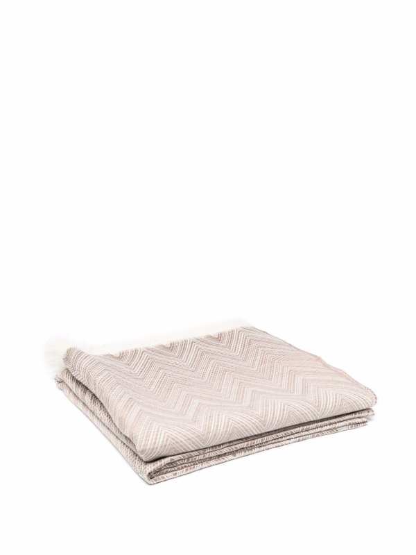 zig-zag woven blanket