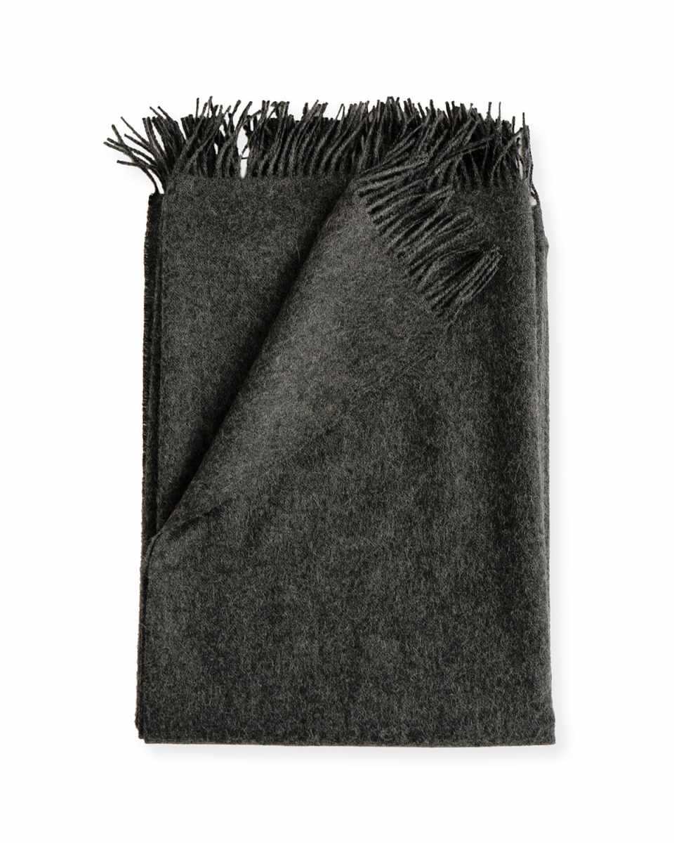 Alpaca Throw, Ledge
