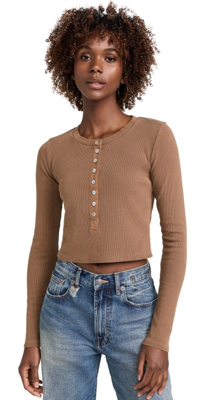 AMO Sassy Henley Tee Walnut