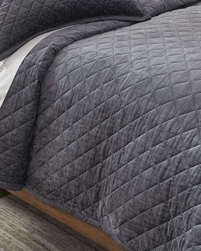 Simona Velvet Quilt,