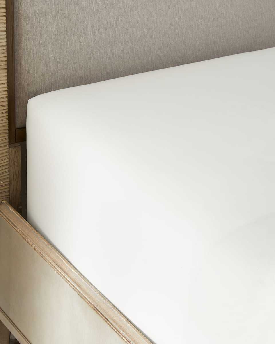 Grande Hotel Queen Solid White Fitted Sheet
