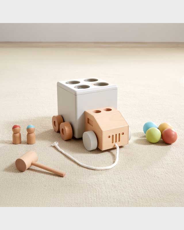 Kid's Hammer Time Pull Toy
