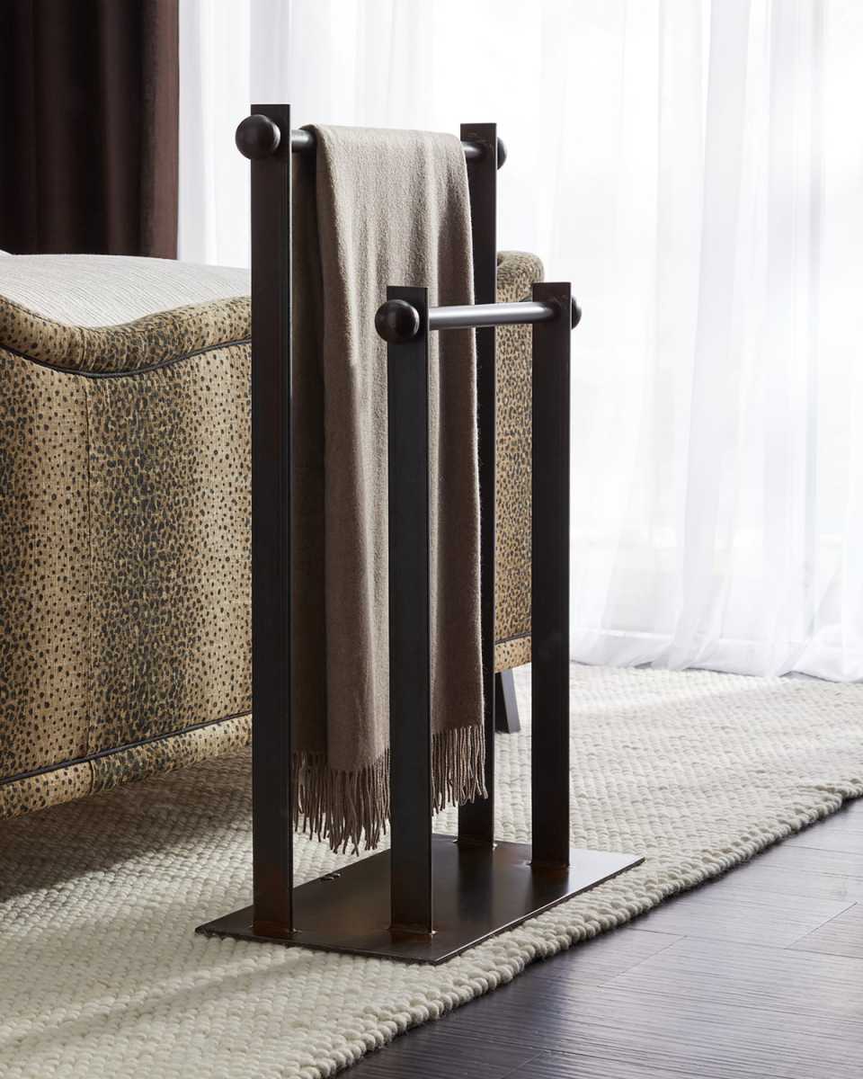 El Estante Blanket Rail