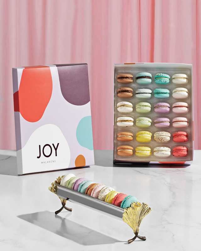 Macaron Assortment with Golden Ginkgo Macaron Dish