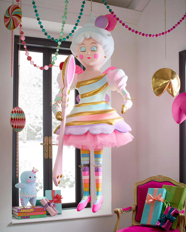 Lickowish Holiday Display, 73"