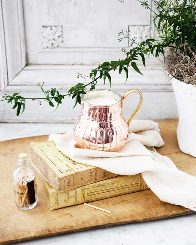 18 oz. Apple Blossom Vintage-Inspired Candle