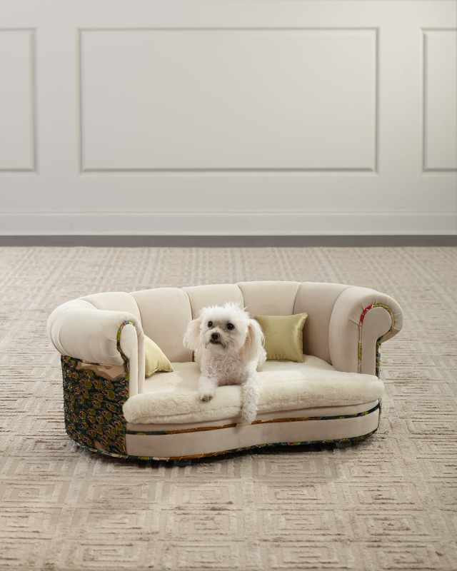 Dorina Peacock Pet Bed