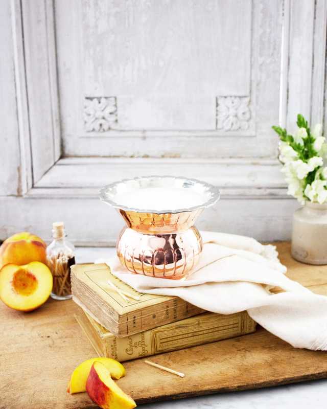 18 oz. Peach Sangria Vintage-Inspired Candle