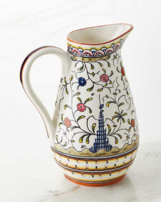 Pavoes Pitcher