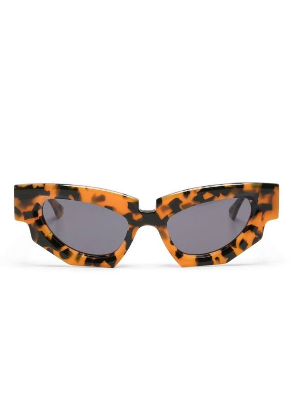 tortoiseshell-effect sunglasses