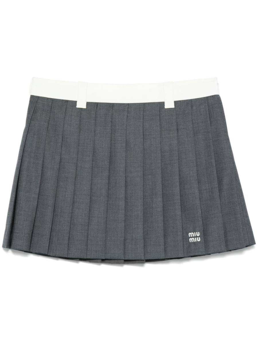 pleated mini skirt