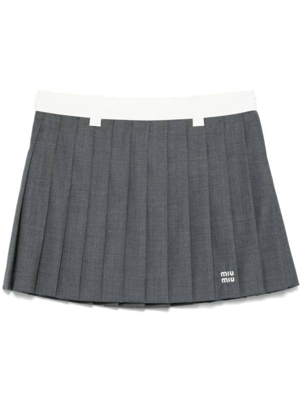 pleated mini skirt