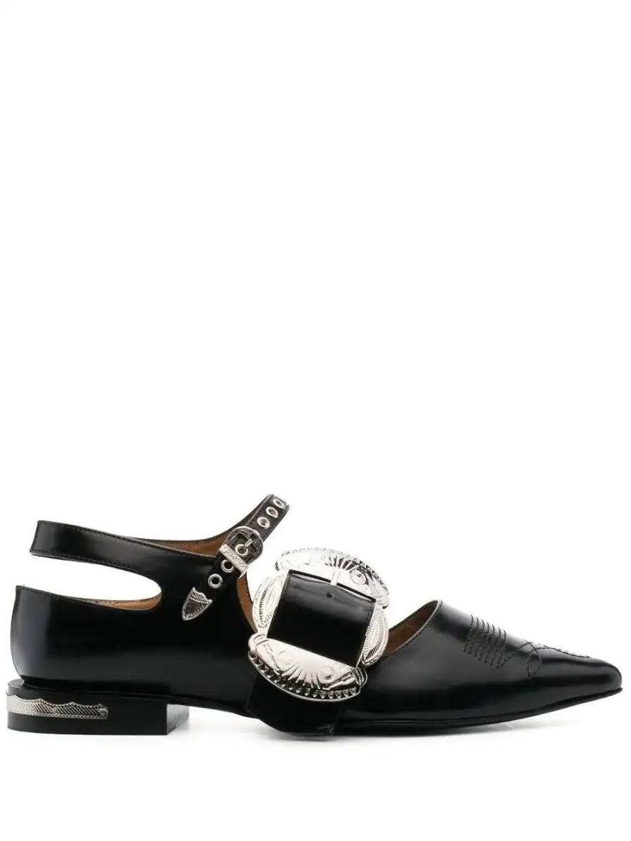 buckle-detail pumps