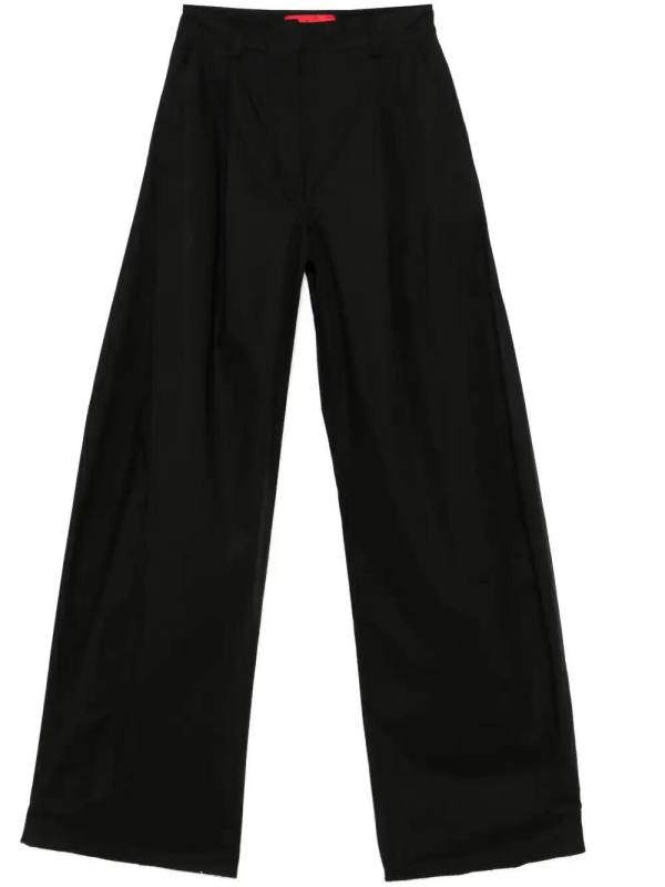 pleated trousers
