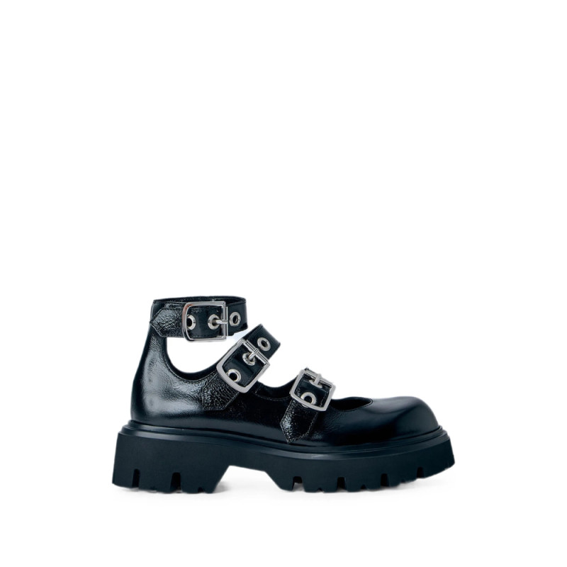 Vivienne Westwood Mary Jane Shoes With Triple Buckle Fastening. Round ToeTriple Buckle FasteningChunky Tread Sole