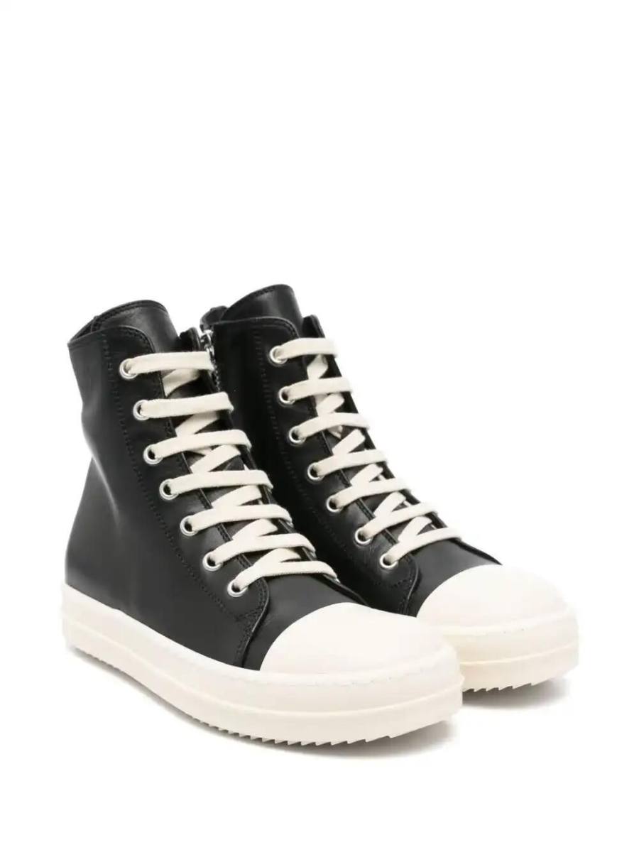 Sneaks sneakers