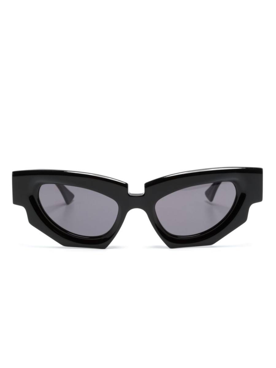 cat-eye tinted sunglasses
