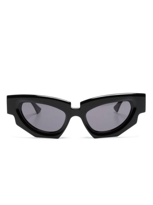 cat-eye tinted sunglasses