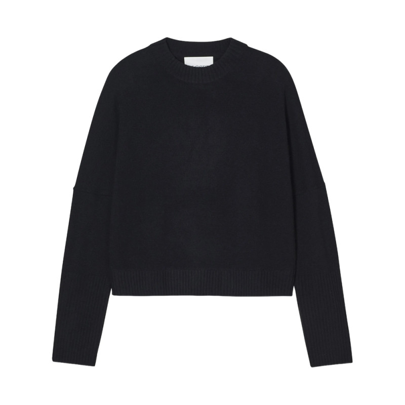 Closed Crew-neck Cropped Sweater