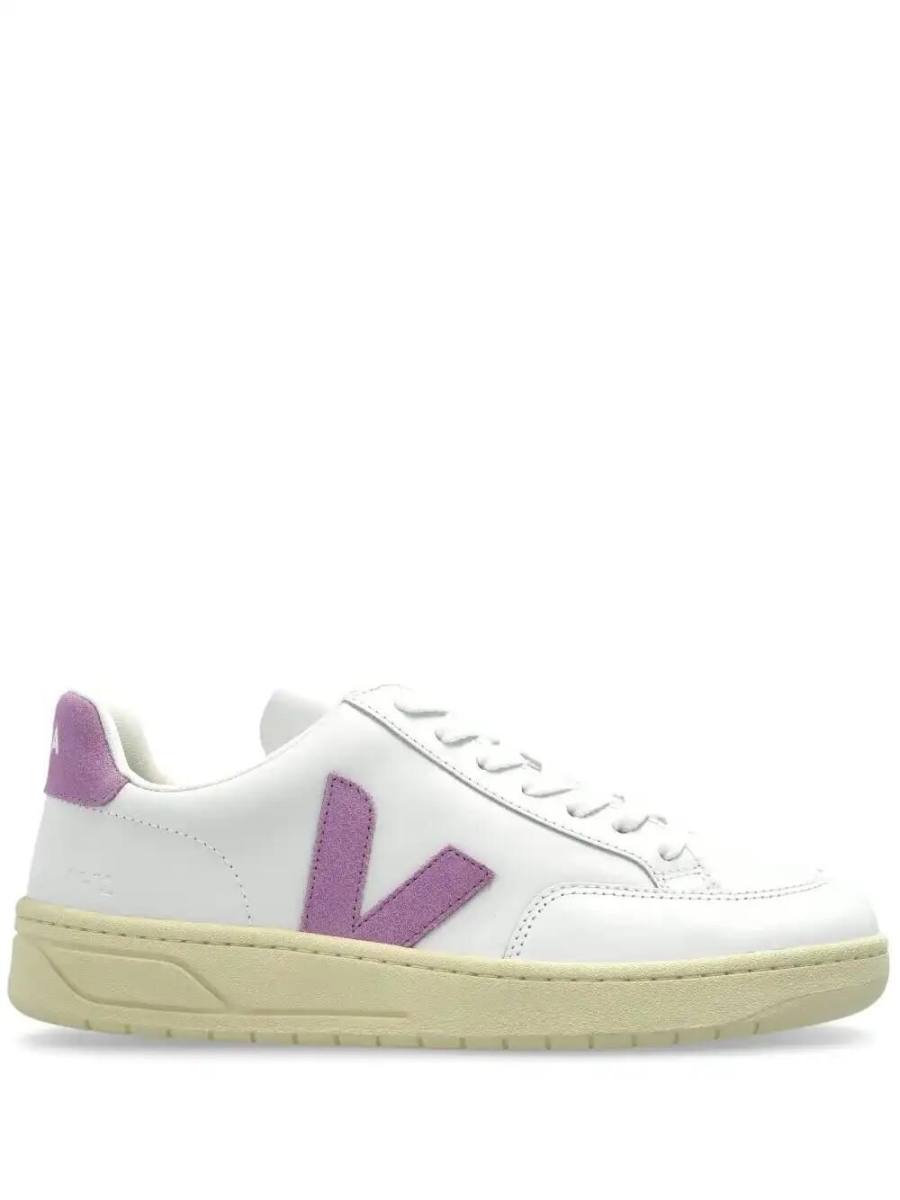 V-10 sneakers