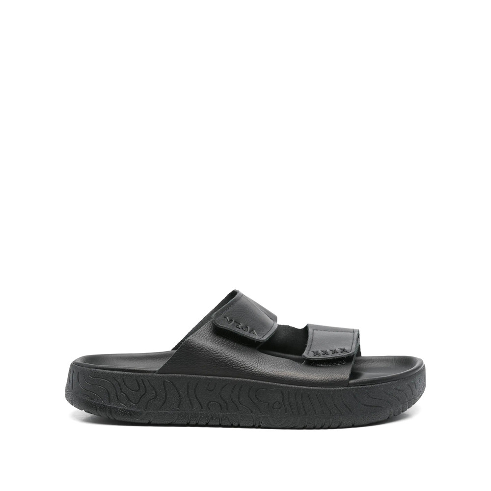 Veja Embossed-logo Slides