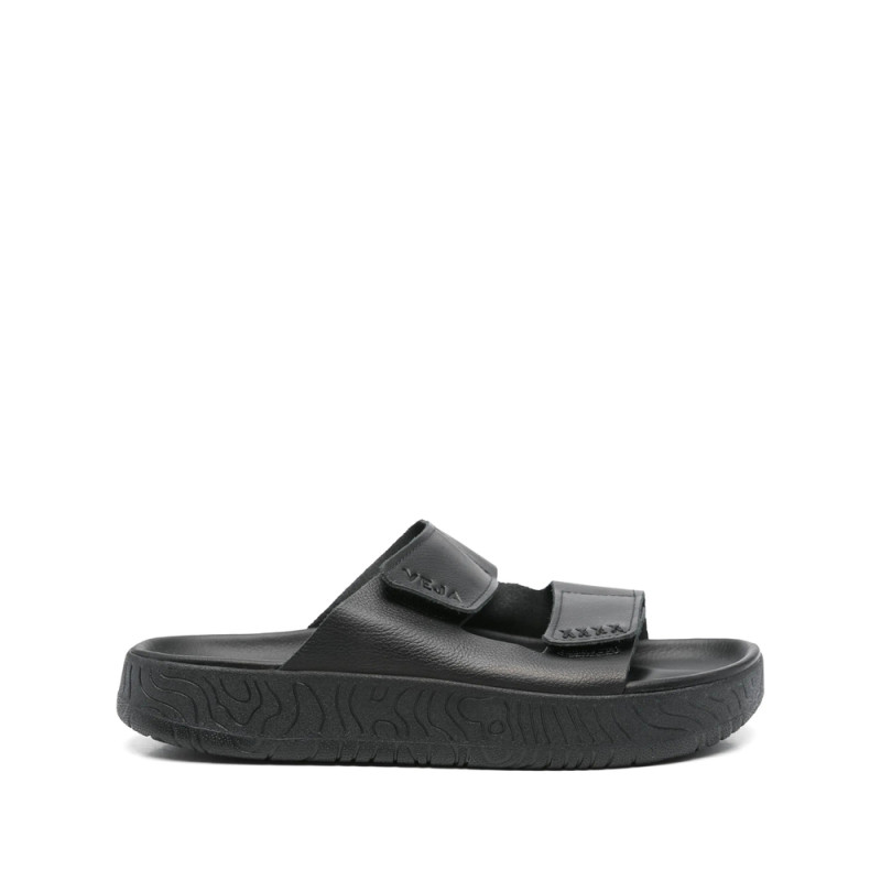 Veja Embossed-logo Slides